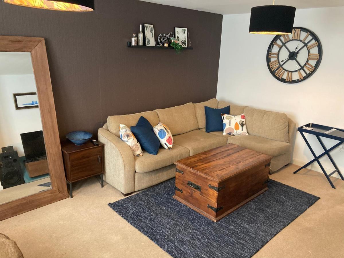 Holiday home Cheerful For Football, Docks And Centre