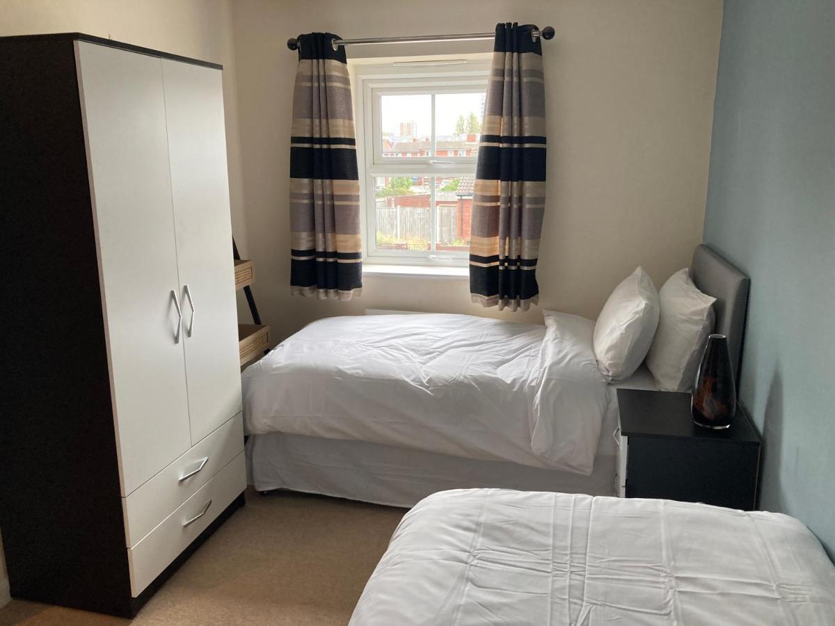 Holiday home Cheerful For Football, Docks And Centre *