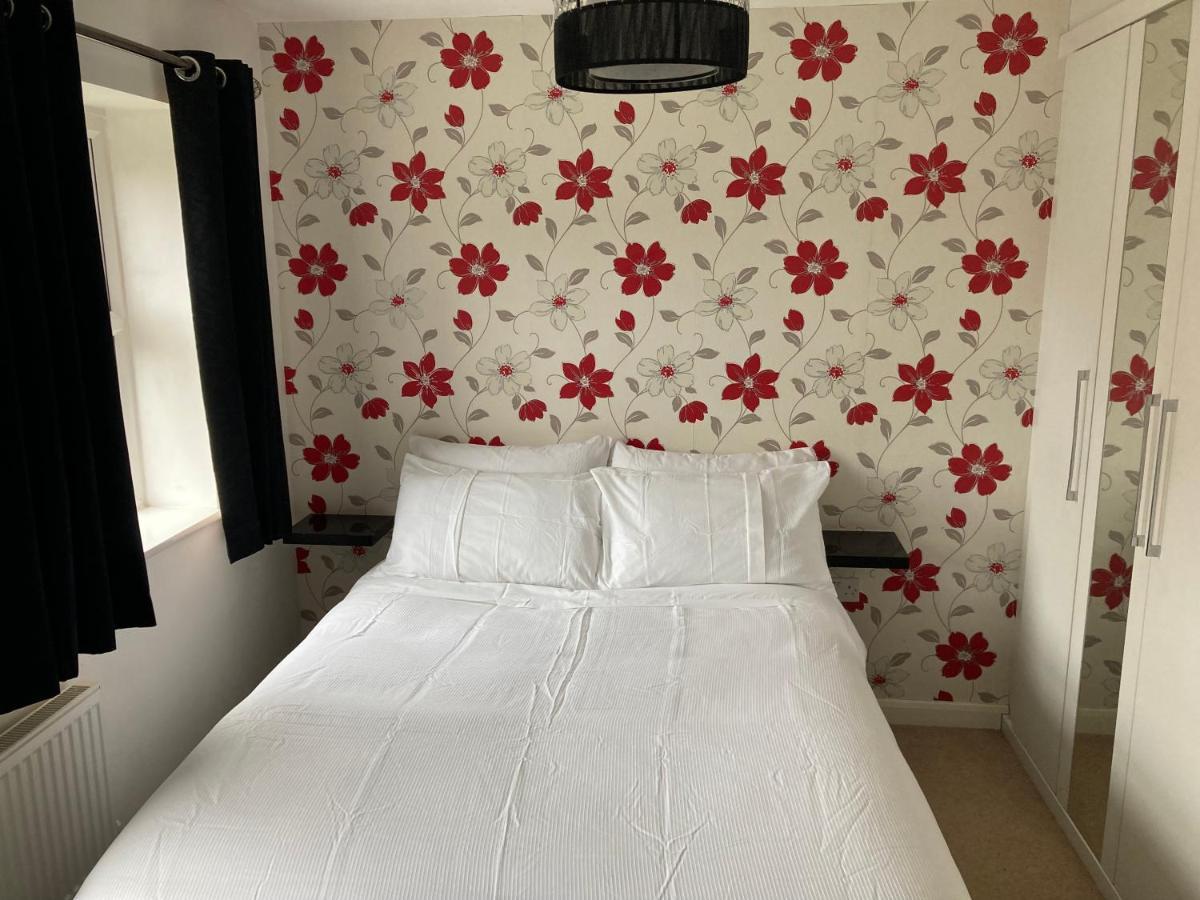 Holiday home Cheerful For Football, Docks And Centre